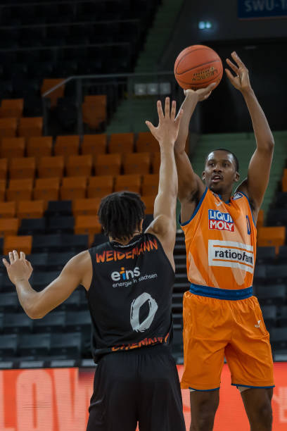 此密切关注 此密切关注