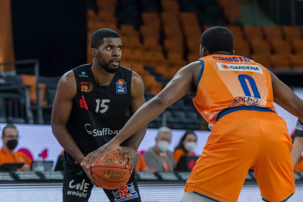 赛压力将显 赛压力将显