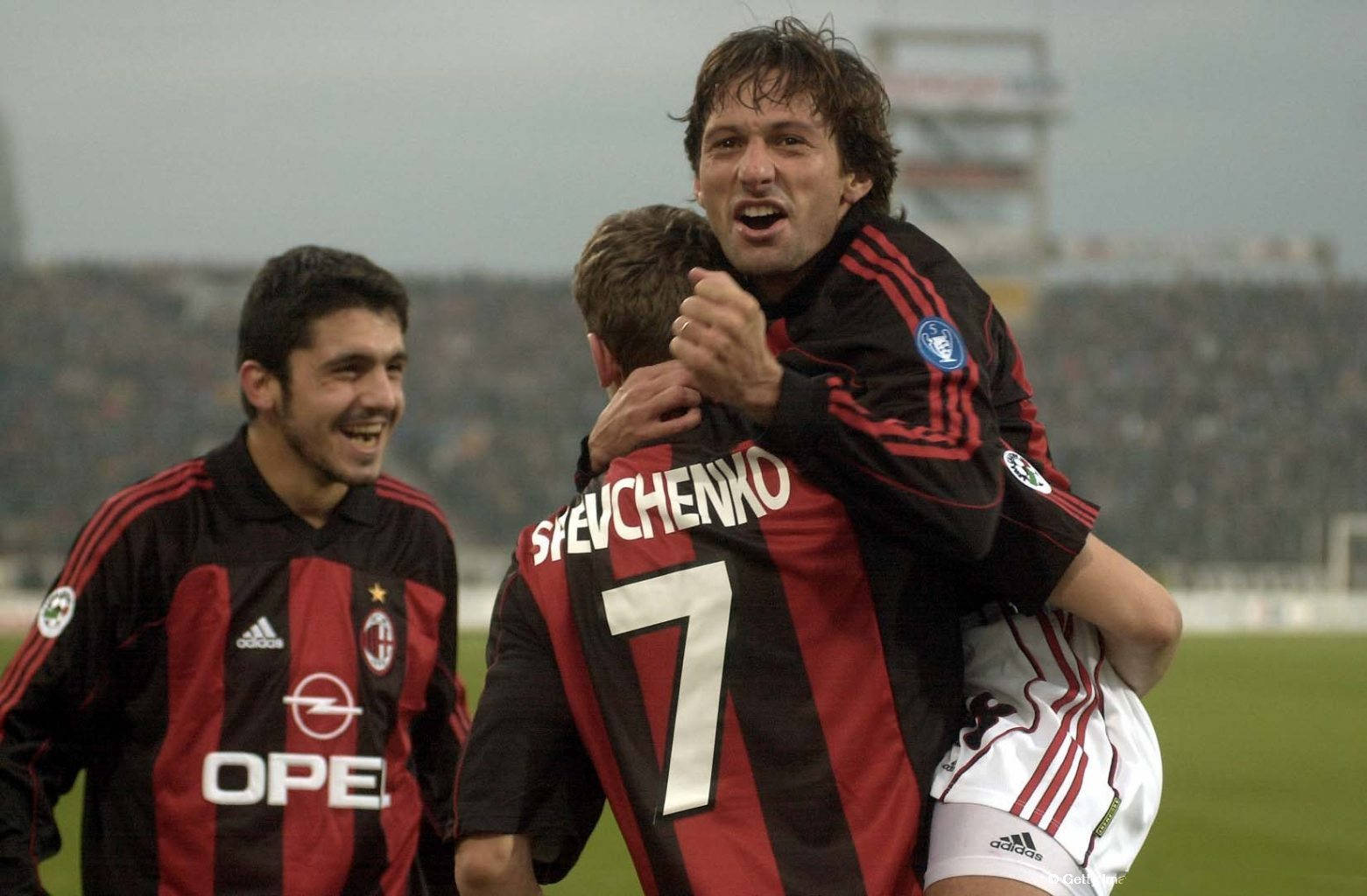 手敲响了警 手敲响了警